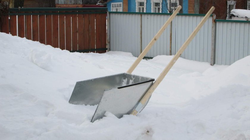 Снеговая лопата толкач