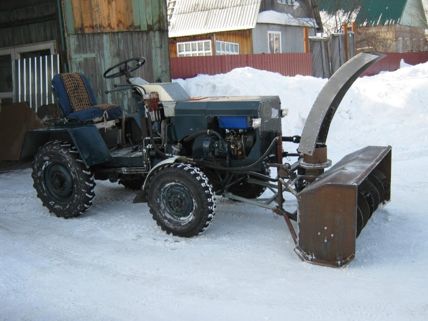 Одноосный трактор с мотором сзади