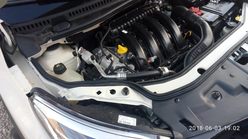 Моторный отсек Рено Каптур 2.0