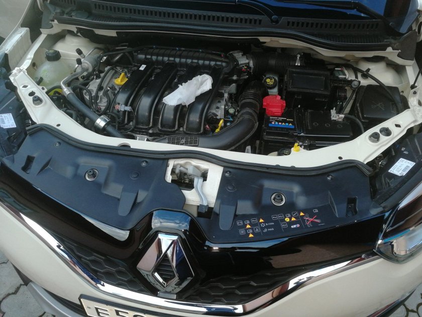 Рено Каптур подкапотное пространство