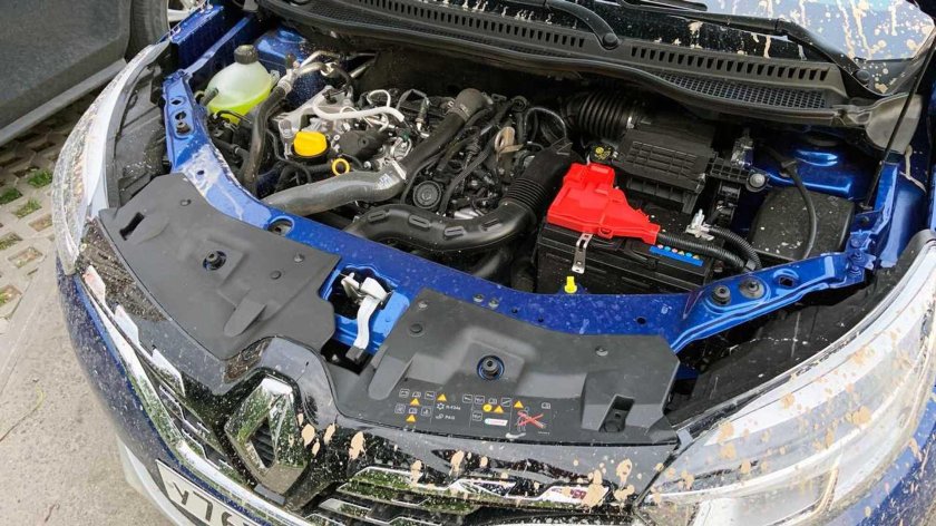 Рено Каптур моторный отсек