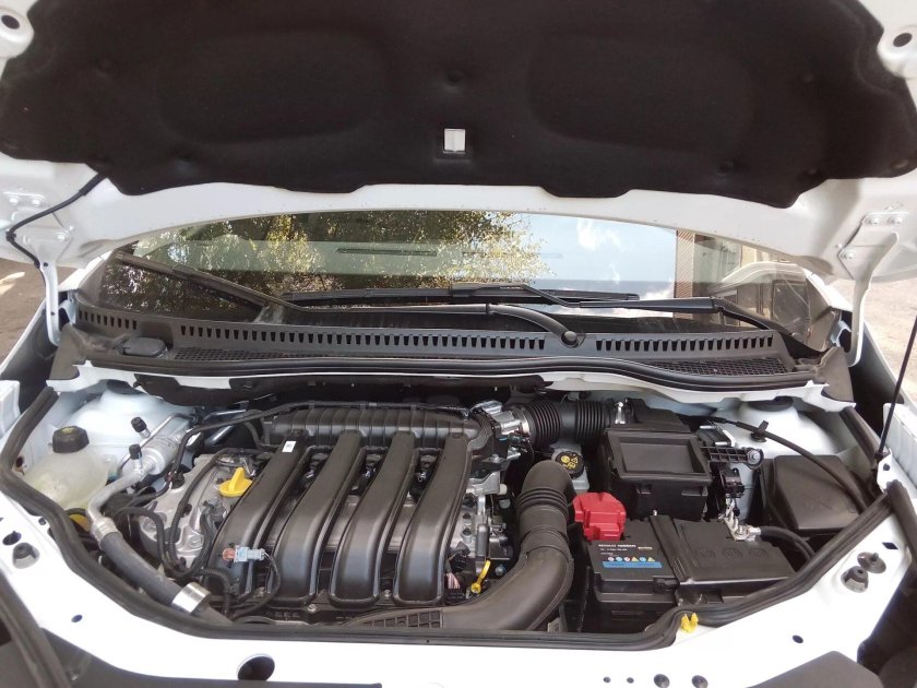 Моторный отсек Рено Каптур 2.0