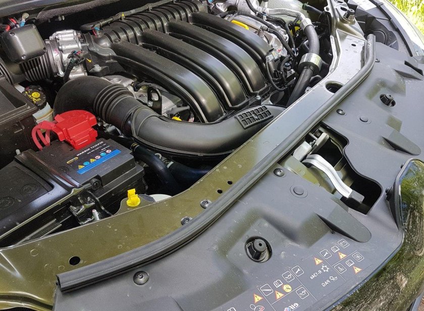 Капотное пространство Рено Каптюр