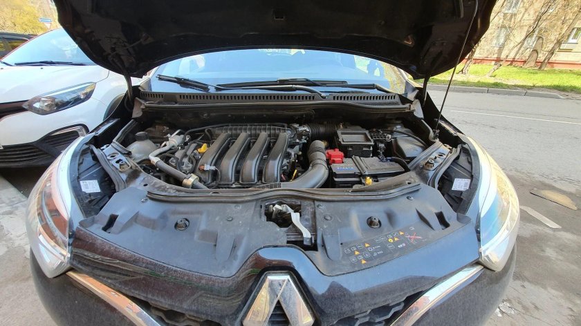 Уплотнитель капота Рено Каптур