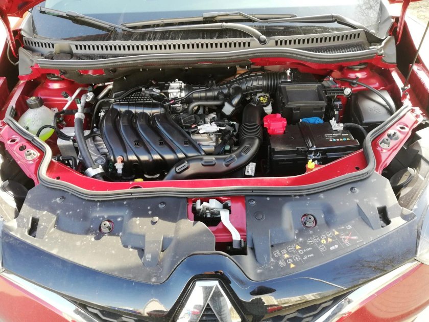 Уплотнитель капота Рено Каптур