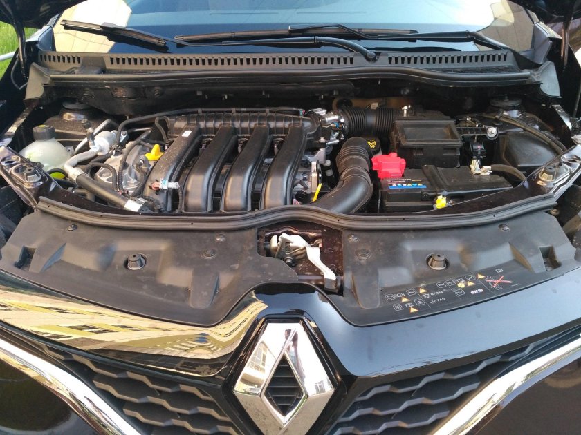 Рено Каптур подкапотное пространство