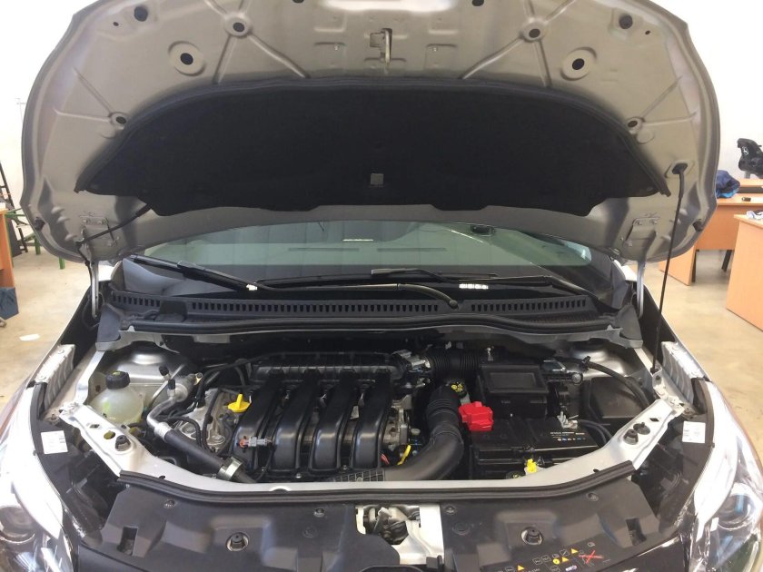 Подкапотное пространство Рено Каптур 2.0