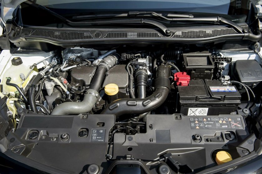 Подкапотное пространство Рено Каптур 2.0