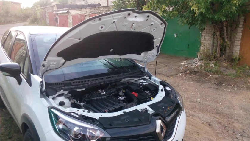 Уплотнитель под капот Рено Каптур