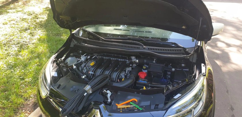 Уплотнитель под капот Рено Каптур