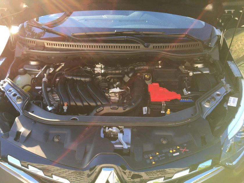 Уплотнитель под капот Рено Каптур