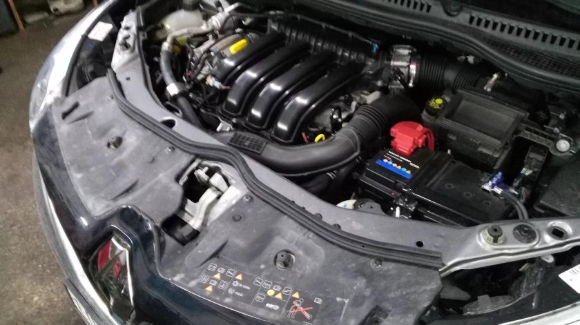 Подкапотное пространство Рено Каптур 1.6