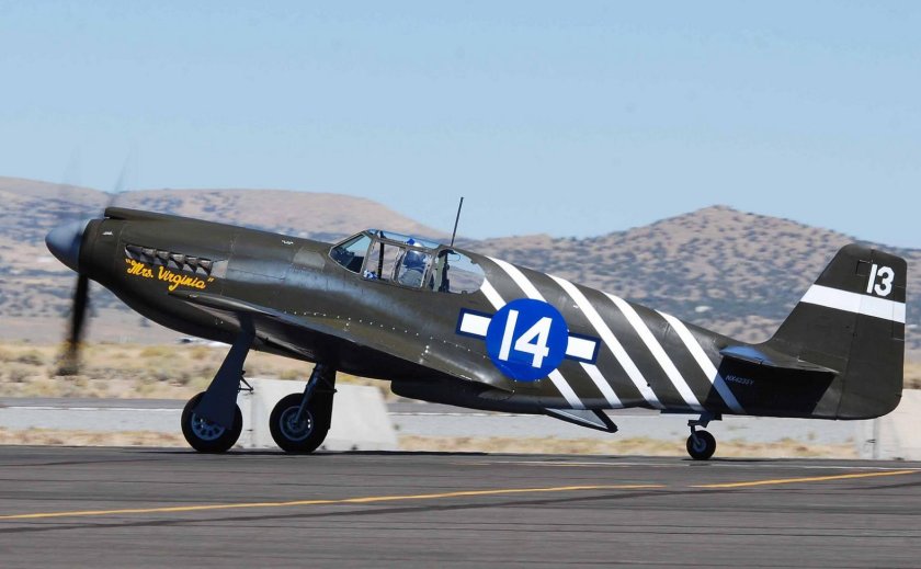 Самолет p-51 Mustang