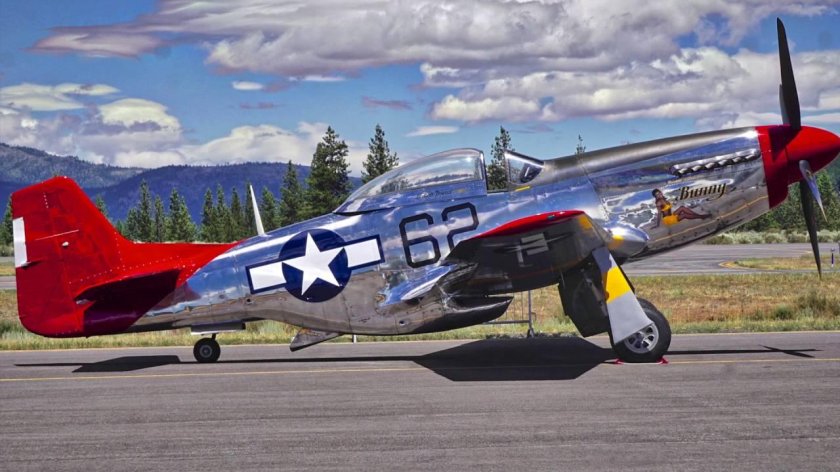 Самолет p-51 Mustang