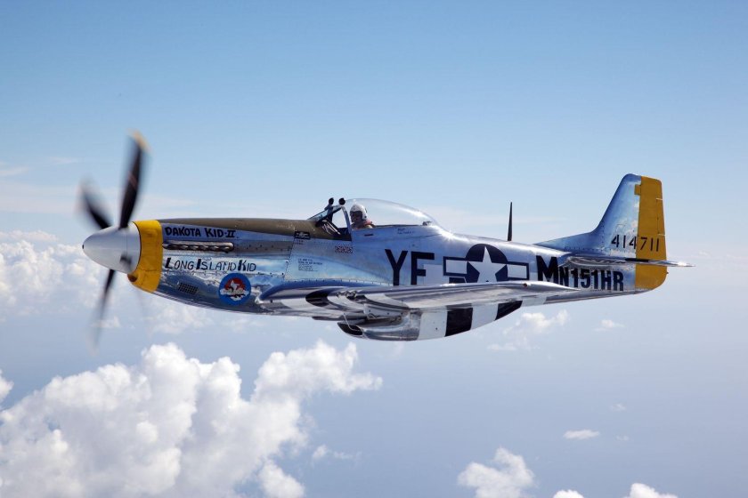Самолет Мустанг p-51