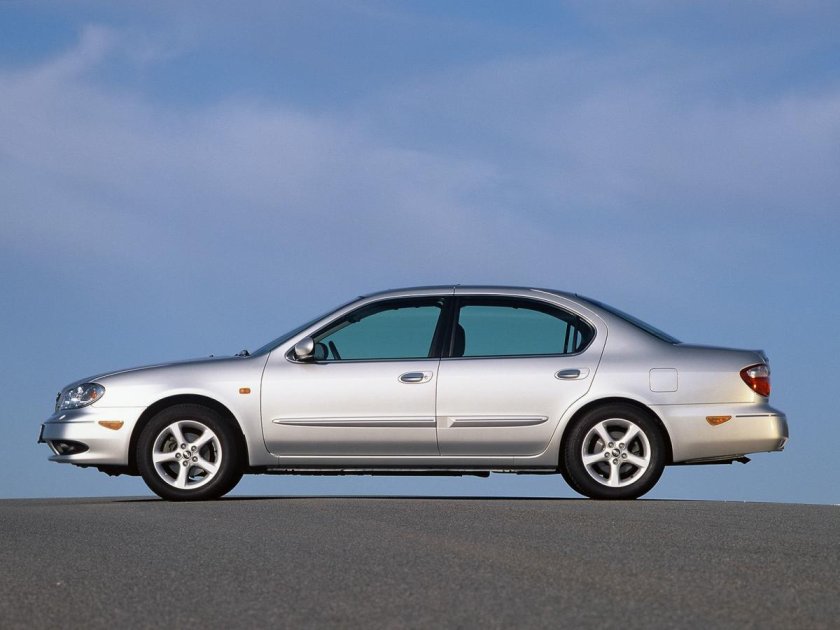 Nissan maxima QX 2000