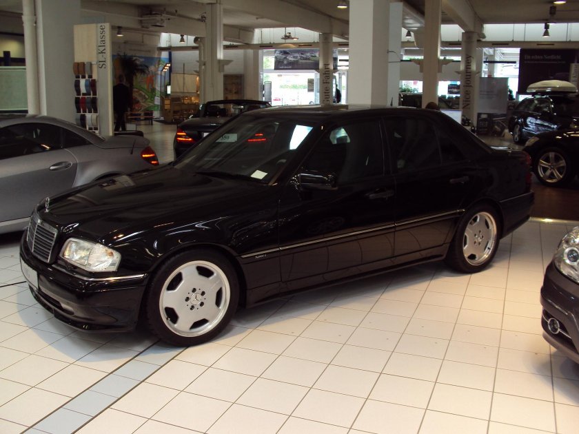 Мерседес 202 черный