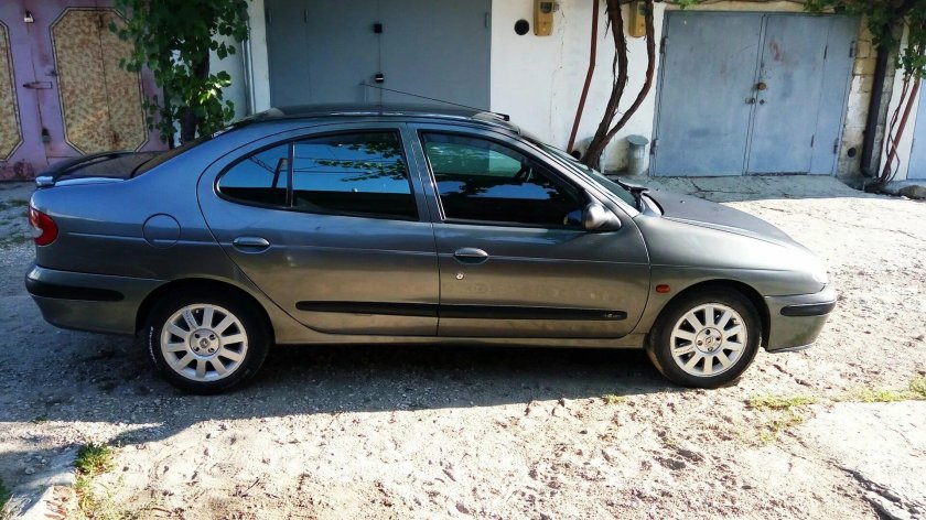 Рено Меган 2002 седан