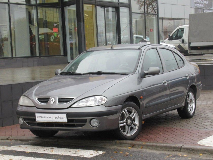 Рено Меган 2002 седан