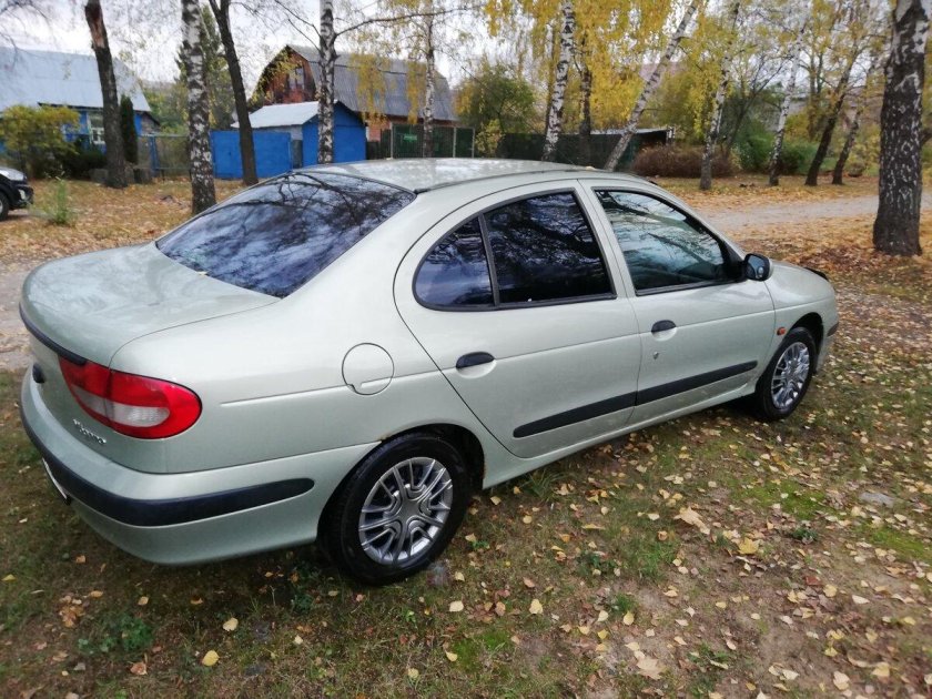 Рено Меган 1998 седан