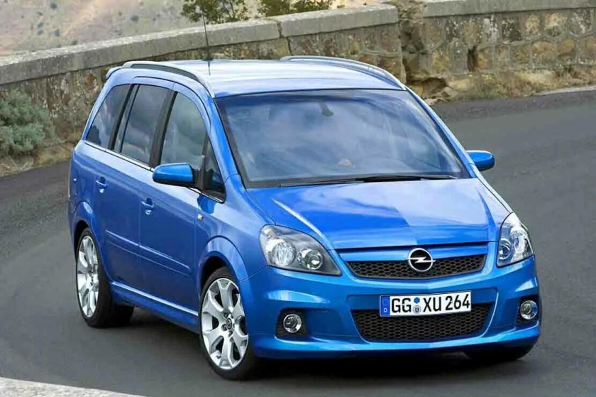 Opel Zafira a OPC 2005