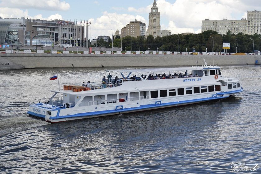 Теплоход Москва 24