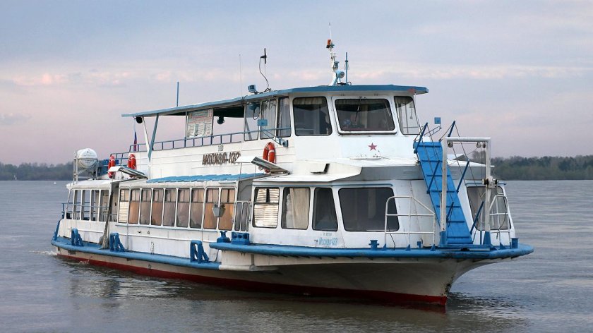 Теплоход Москва 182