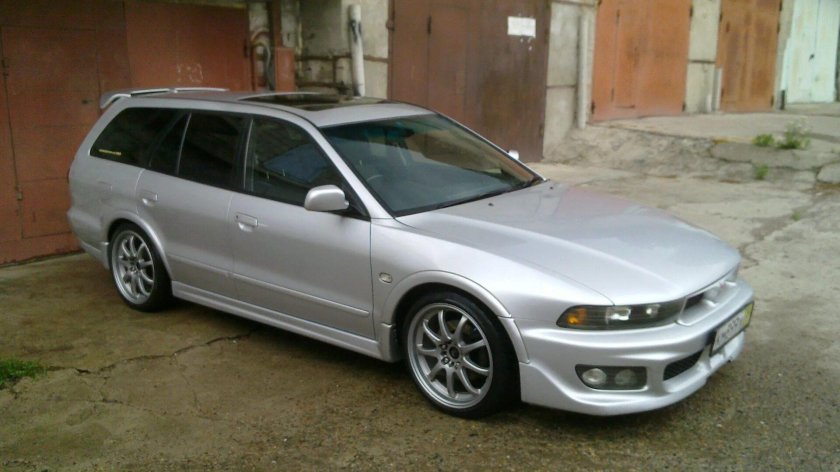 Митсубиси Легнум 2000