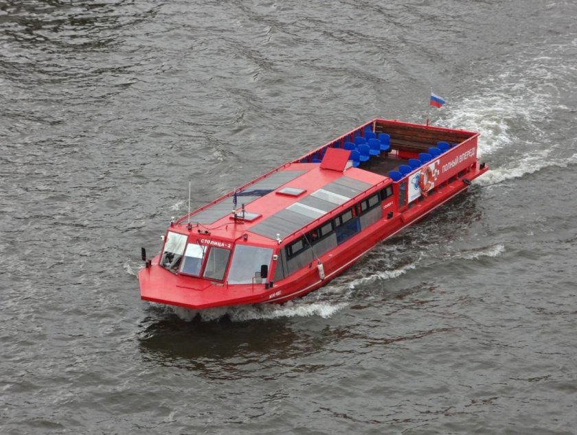 Теплоход столичный 2