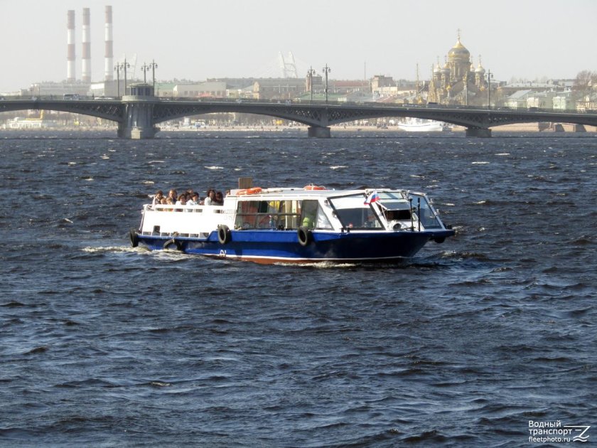 Теплоход Нева