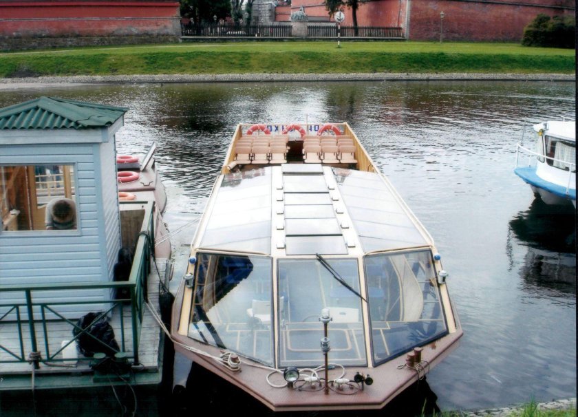 Однопалубный теплоход мойка