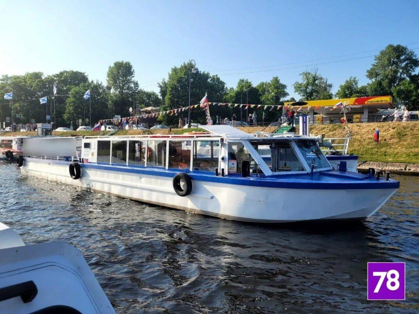 Прогулочный теплоход