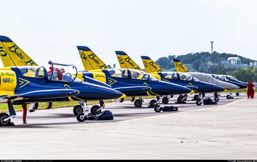 L-39 пилотажная группа Русь