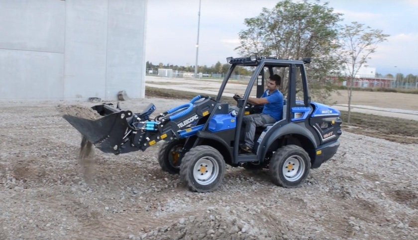 Мини-погрузчик MULTIONE 2.3