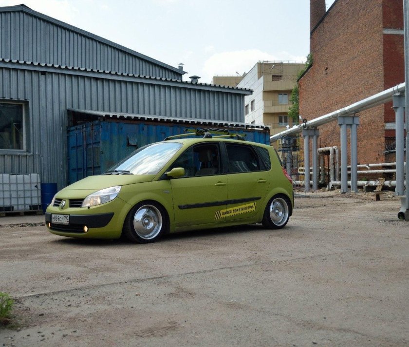 Renault Scenic 2 stance