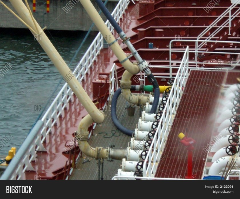Грузовой манифольд танкера