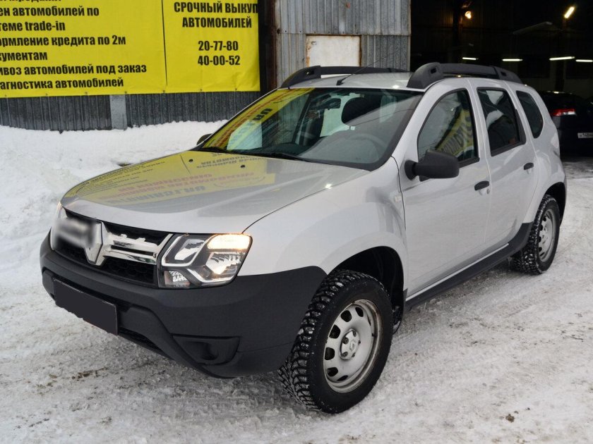 Renault Duster с черными бамперами
