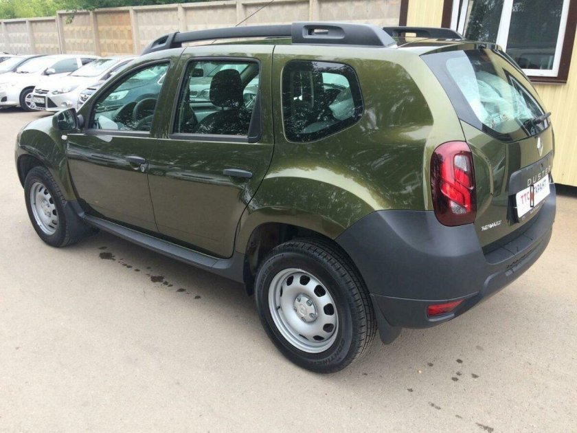 Renault Duster зеленый металлик