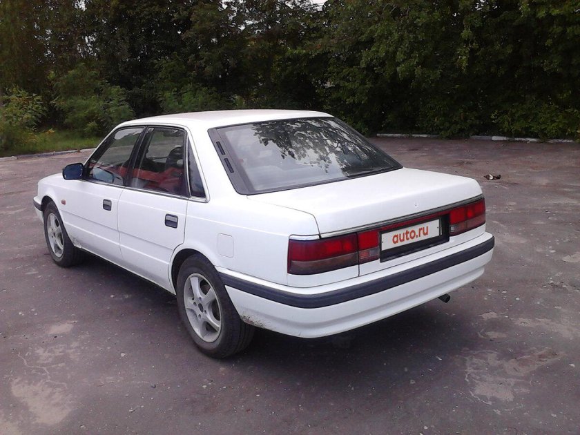 Mazda 626 1987 2.0 седан