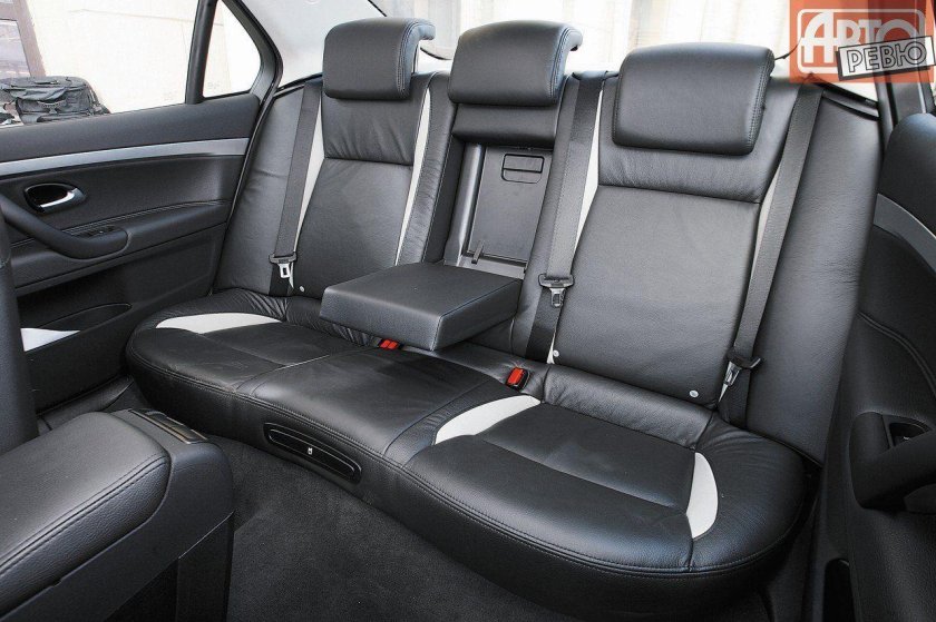 Saab 9-3 салон сзади