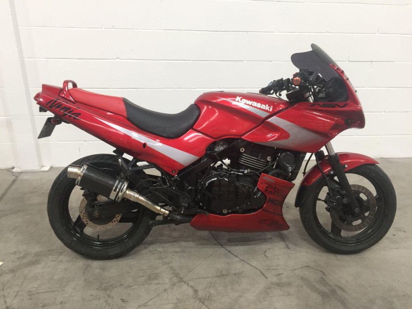 Кавасаки GPZ 500s