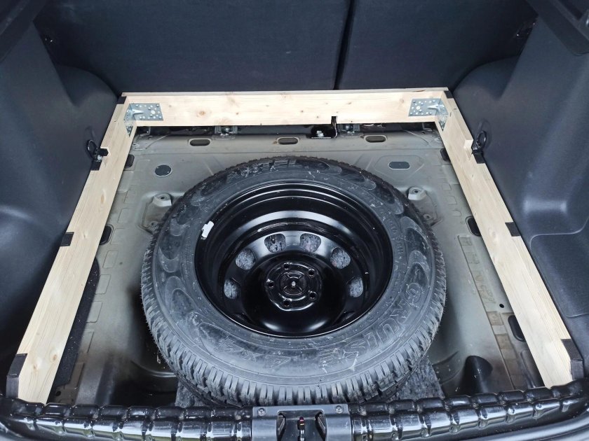 Дастер 2wd запаска