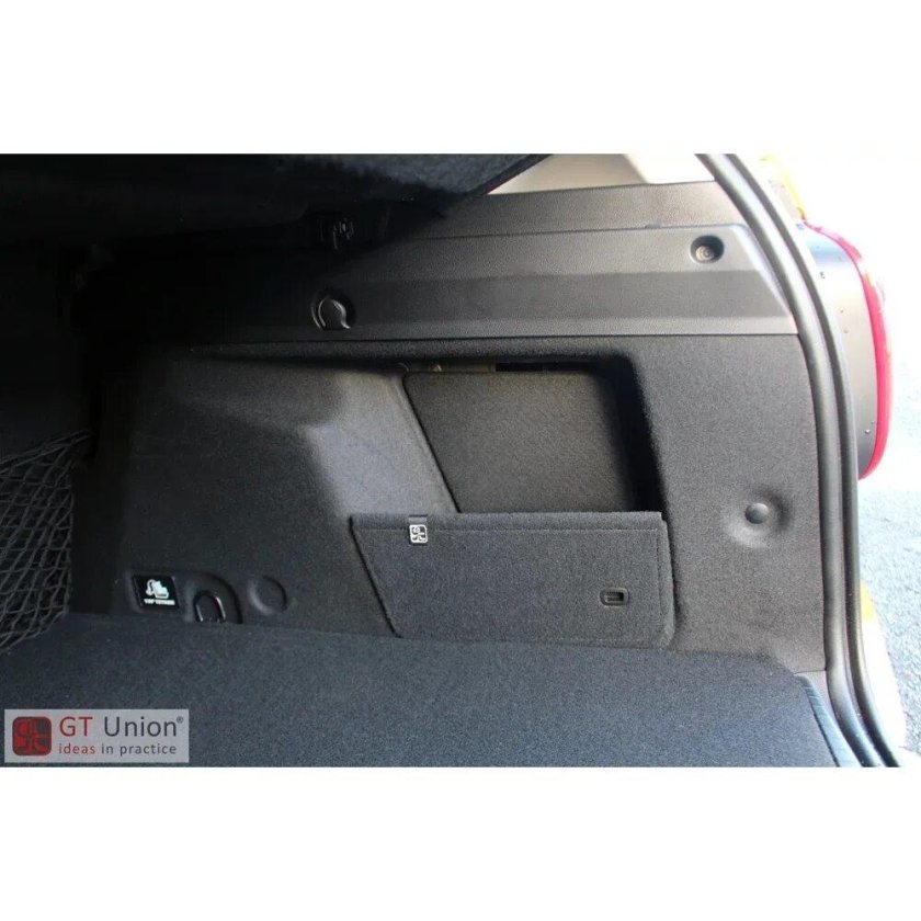 Дастер ниша в багажнике