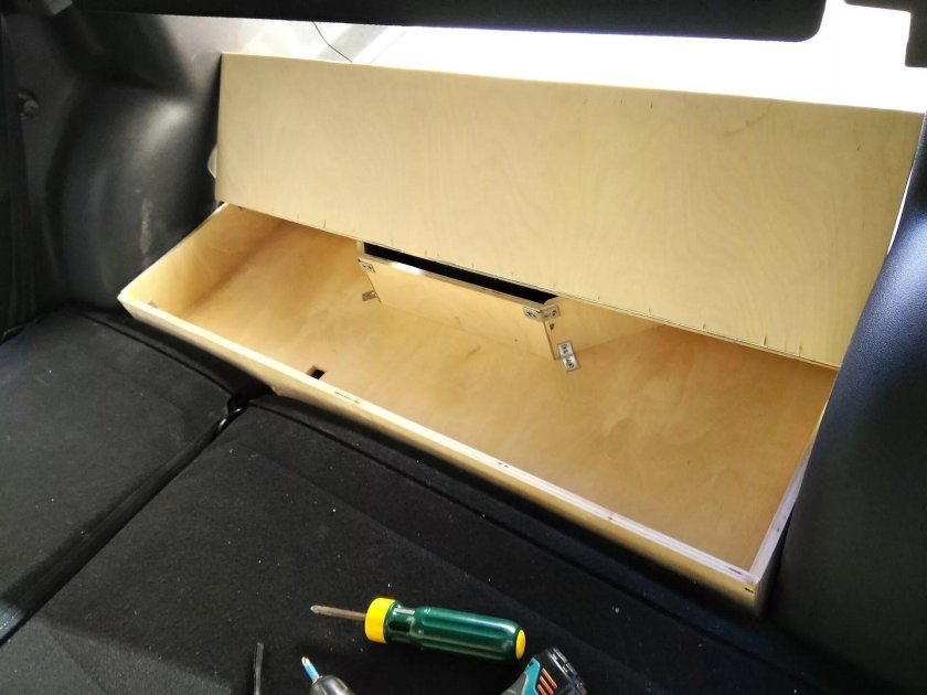 Органайзер на Рено Дастер 4