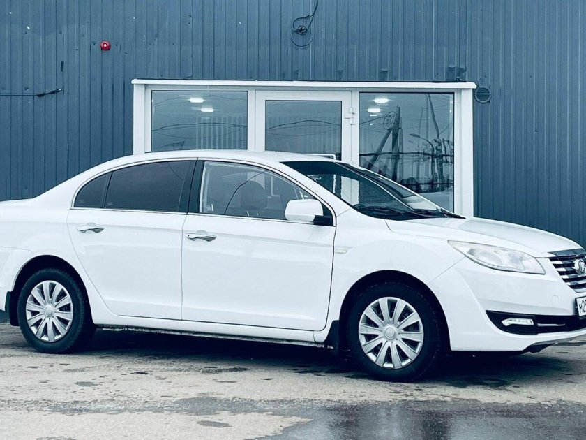 Skoda Rapid i 1.2 АМТ Б.У белый