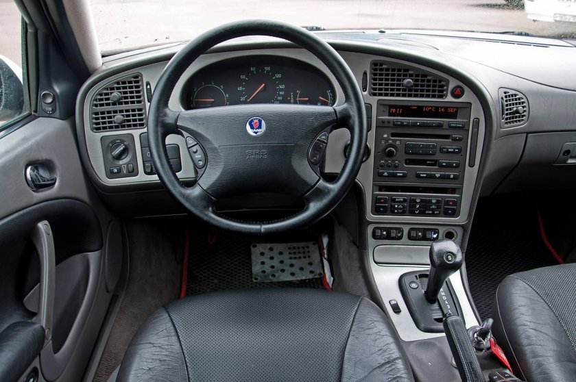 Saab 9-5 2000 салон