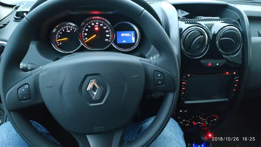 Рено Дастер салон руль