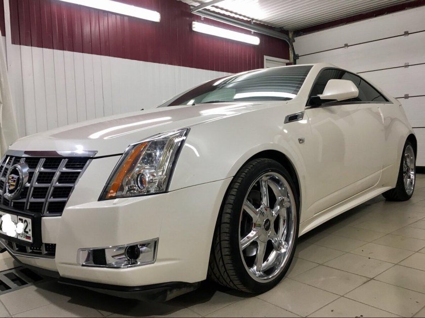 Cadillac CTS белый