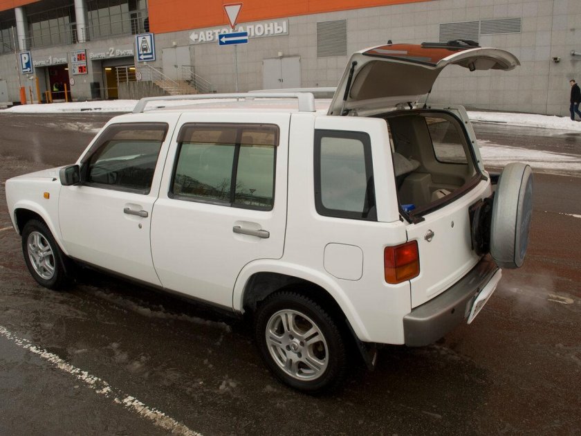 Nissan Rasheen, 1998