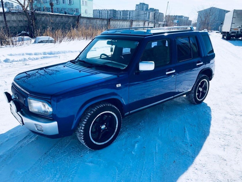 Nissan Rasheen, 2000